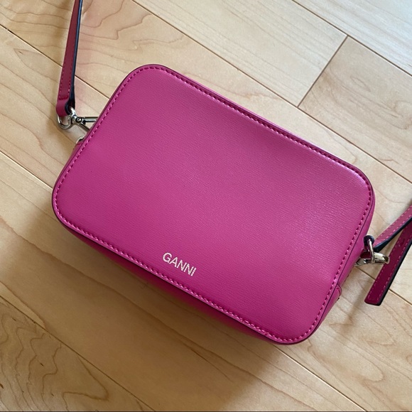 Ganni textured leather bag - Picture 3 of 11